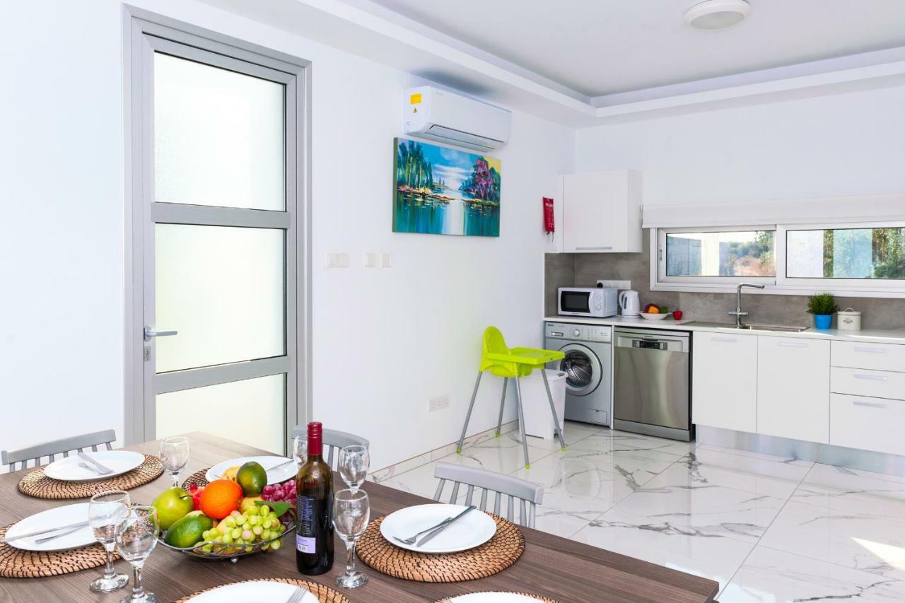 Villa Carmen Protaras Exteriör bild